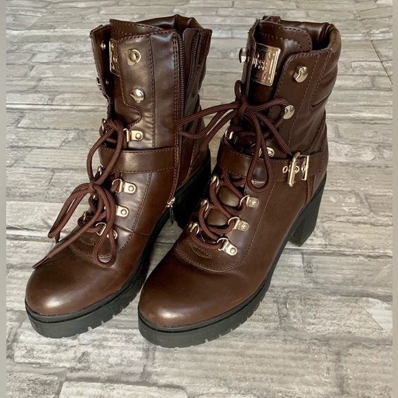 GUESS: WOMEN’S CANALY COMBAT BOOTS - Picture 11 of 12